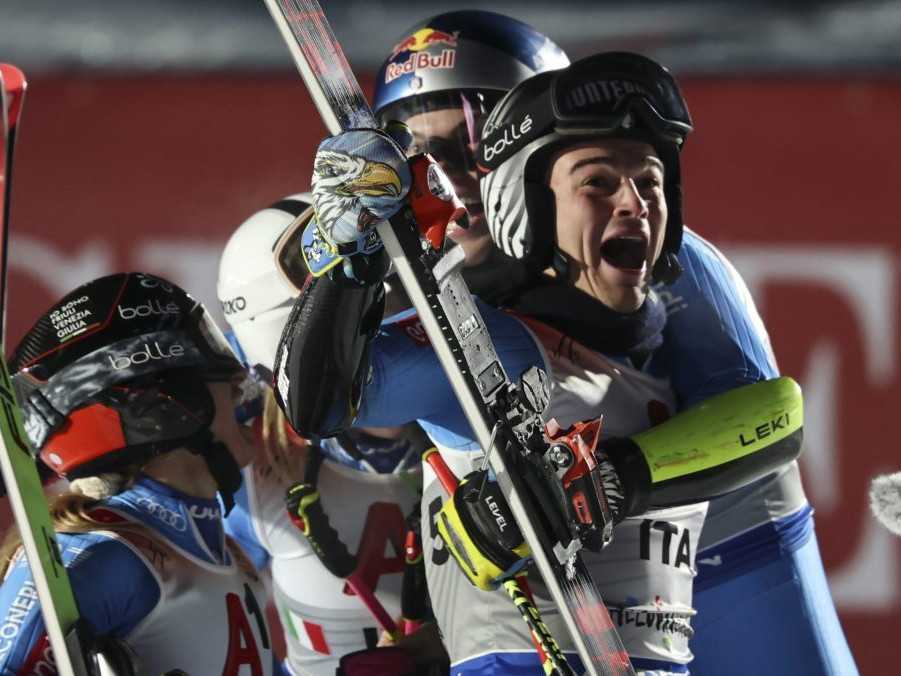 Talianski lyžiari sa tešia zo zlatej medaily.