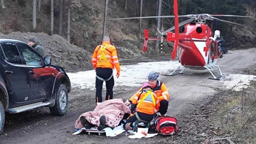 Záchranári zasahovali v lese vo Fačkove, medveď napadol 38-ročného muža