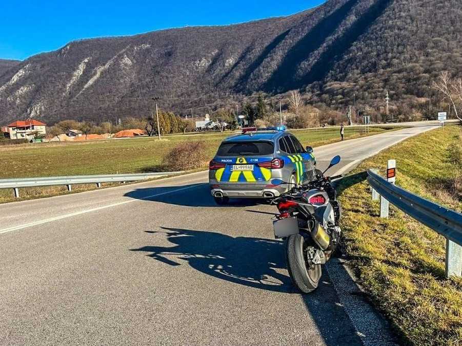 Na snímke miesto dopravnej nehody.