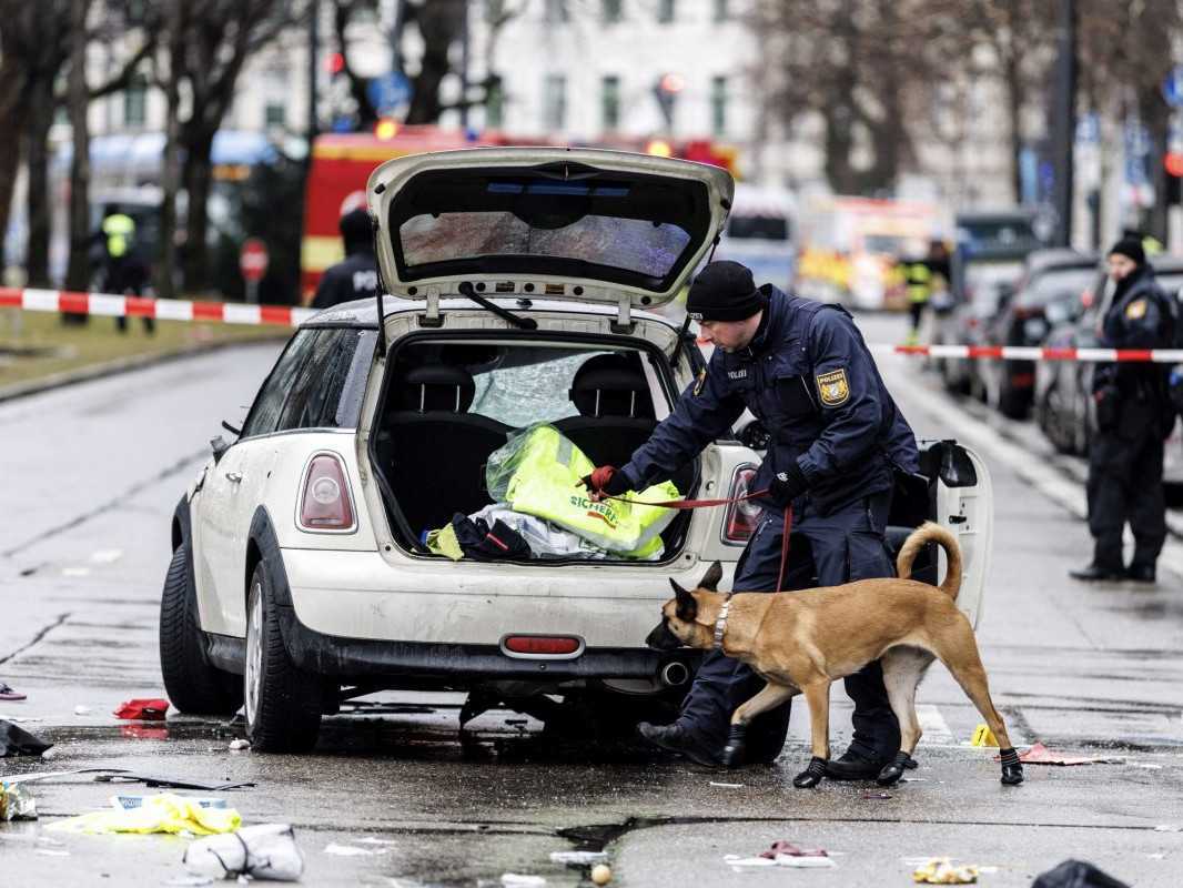 Auto vrazilo v Mníchove do davu. Polícia priblížila detaily incidentu, muž zrejme konal úmyselne