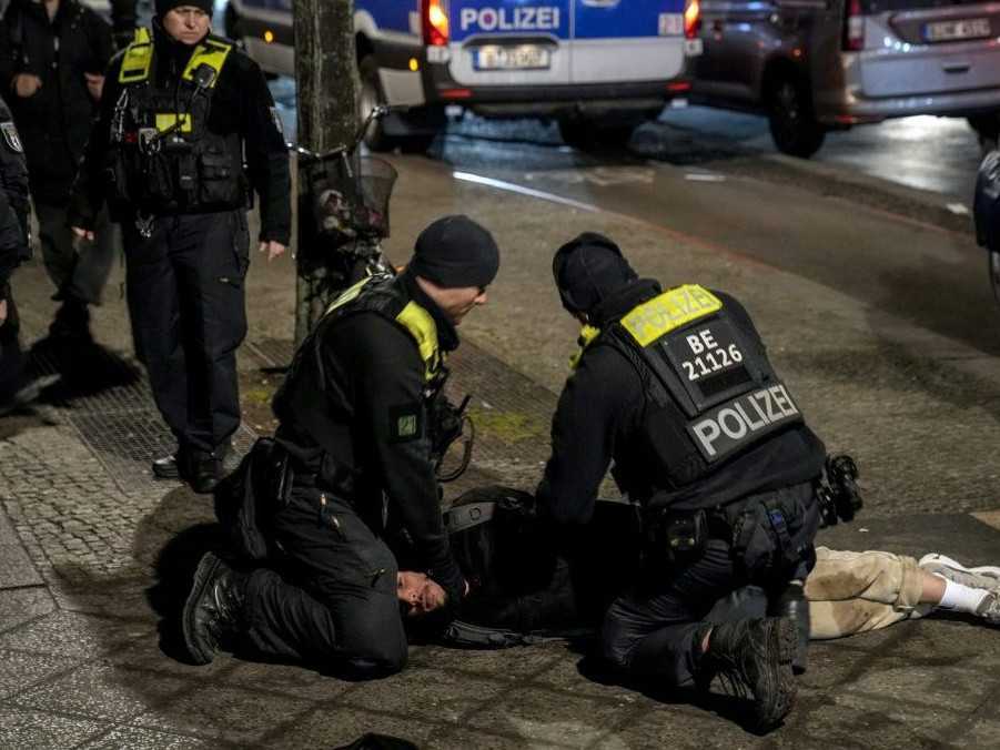 Nemeckí policajti zadržali muža