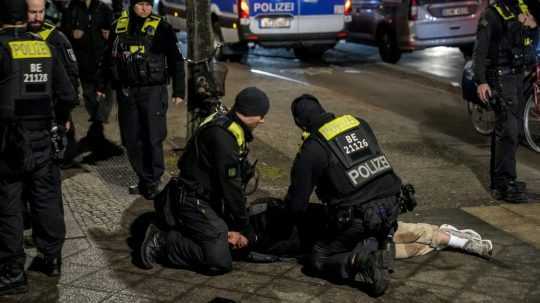 Nemeckí policajti zadržali muža