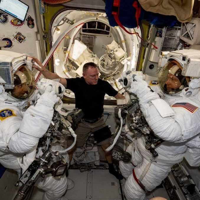 Dvaja astronauti NASA uviaznutí na ISS by sa na Zem mohli vrátiť už čoskoro