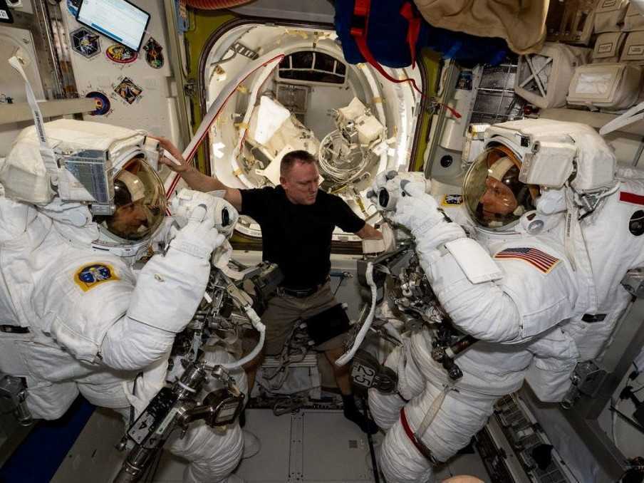 Dvaja astronauti NASA uviaznutí na ISS by sa na Zem mohli vrátiť už čoskoro