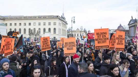 Na snímke protestujúci ľudia.