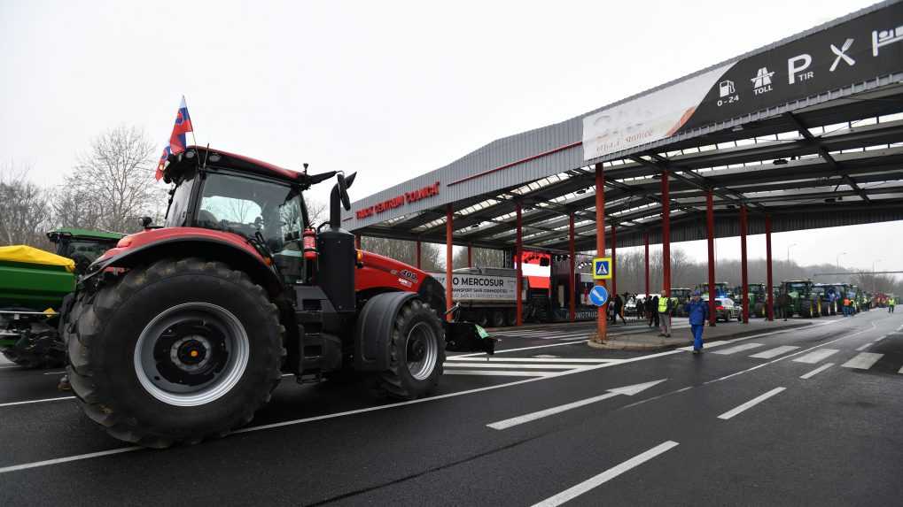 KolÃƒÂ³na poÃ„Â¾nohospodÃƒÂ¡rskej techniky sa v HolÃƒÂ­Ã„Âi presÃƒÂºva na hranicu s Ã„ÂŒR.