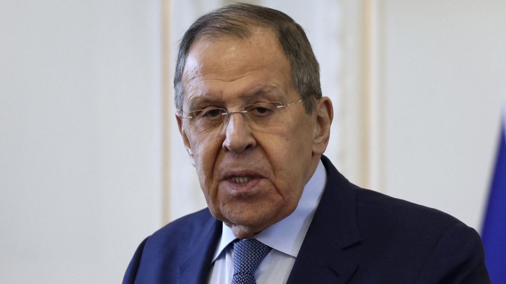 Sergej Lavrov odmietol myšlienku vyslania európskych mierových síl na Ukrajinu. Krok označil za podvod