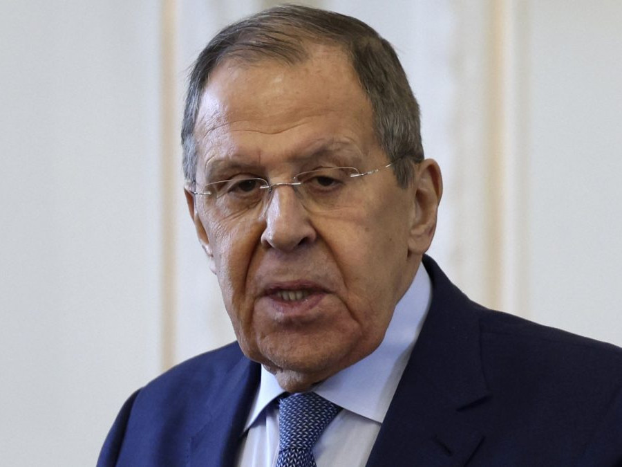 Sergej Lavrov odmietol myšlienku vyslania európskych mierových síl na Ukrajinu. Krok označil za podvod