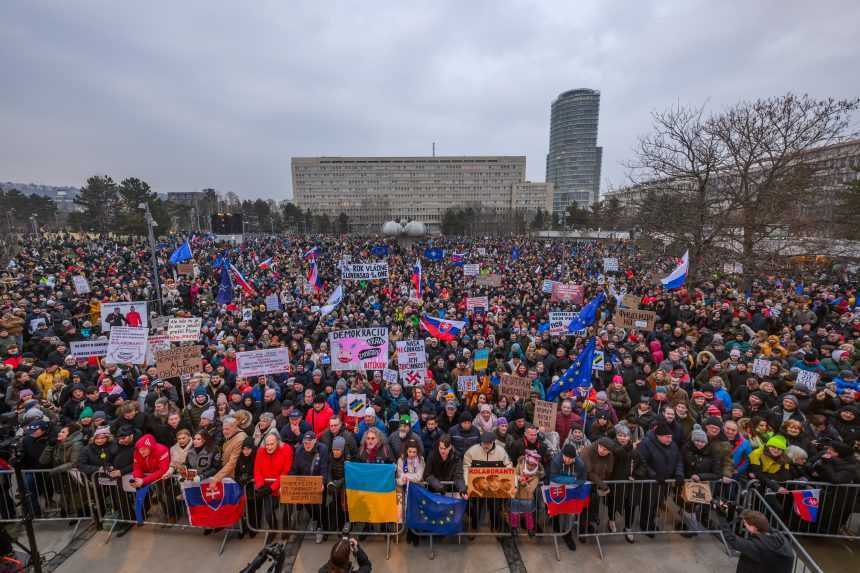 Ã„Â½udia vyÃ…Â¡li do ulÃƒÂ­c aj v hlavnom meste, ziÃ…Â¡li sa na bratislavskom NÃƒÂ¡mestÃƒÂ­ slobody.