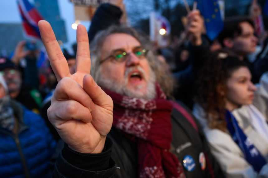 Ã„Â½udia vyÃ…Â¡li do ulÃƒÂ­c aj v hlavnom meste, ziÃ…Â¡li sa na bratislavskom NÃƒÂ¡mestÃƒÂ­ slobody.