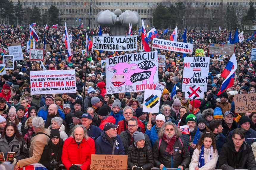 Ã„Â½udia vyÃ…Â¡li do ulÃƒÂ­c aj v hlavnom meste, ziÃ…Â¡li sa na bratislavskom NÃƒÂ¡mestÃƒÂ­ slobody.