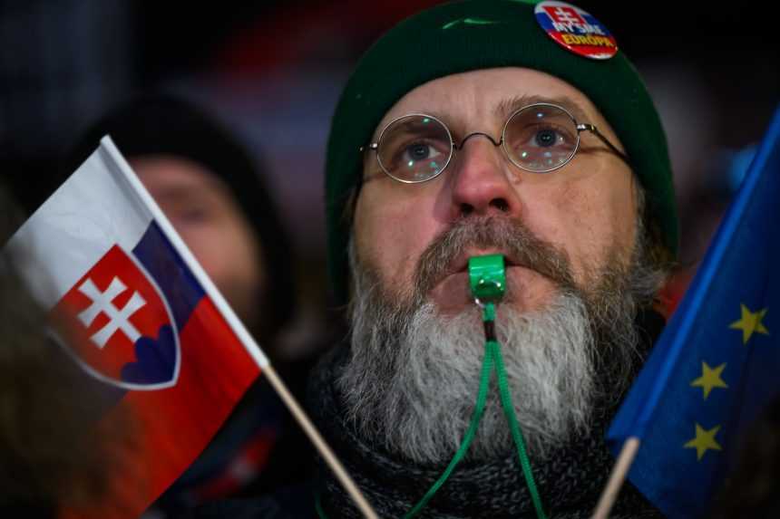 Protesty Slovensko je Európa: V Bratislave sa zišlo vyše 40-tisíc ľudí, demonštrácie sa konali aj v zahraničí