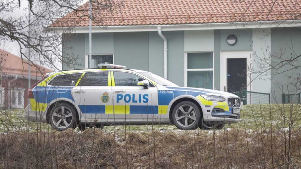 PolicajnÃƒÂ© auto na mieste streÃ„Â¾by vo Ã…Â vÃƒÂ©dsku.