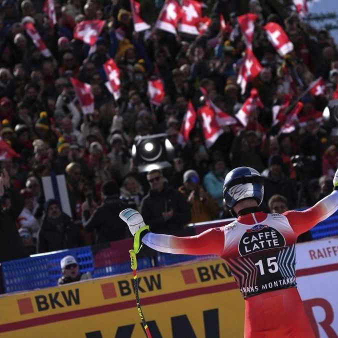 Franjo von Allmen si podmanil svah v Crans Montane, pódium v zjazde ovládli Švajčiari