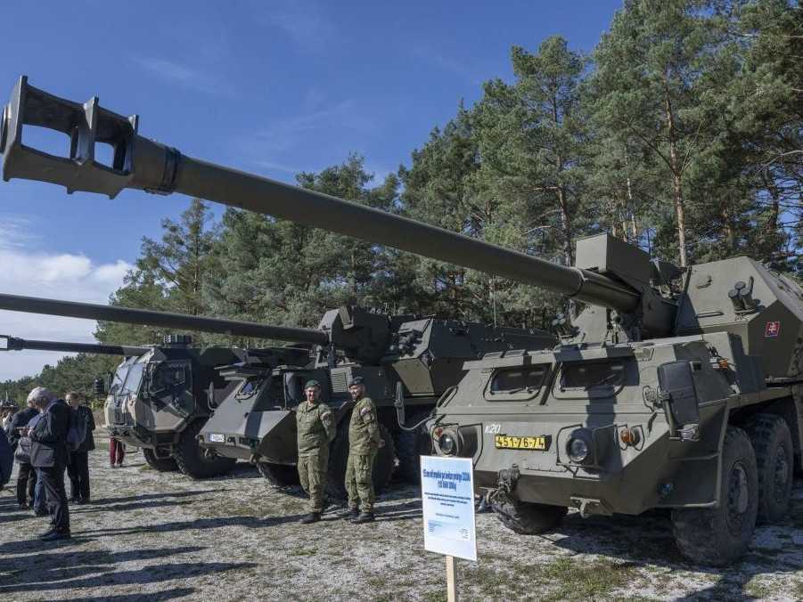 Na snímke húfnica Zuzana vo vojenskom ústave Záhorie.