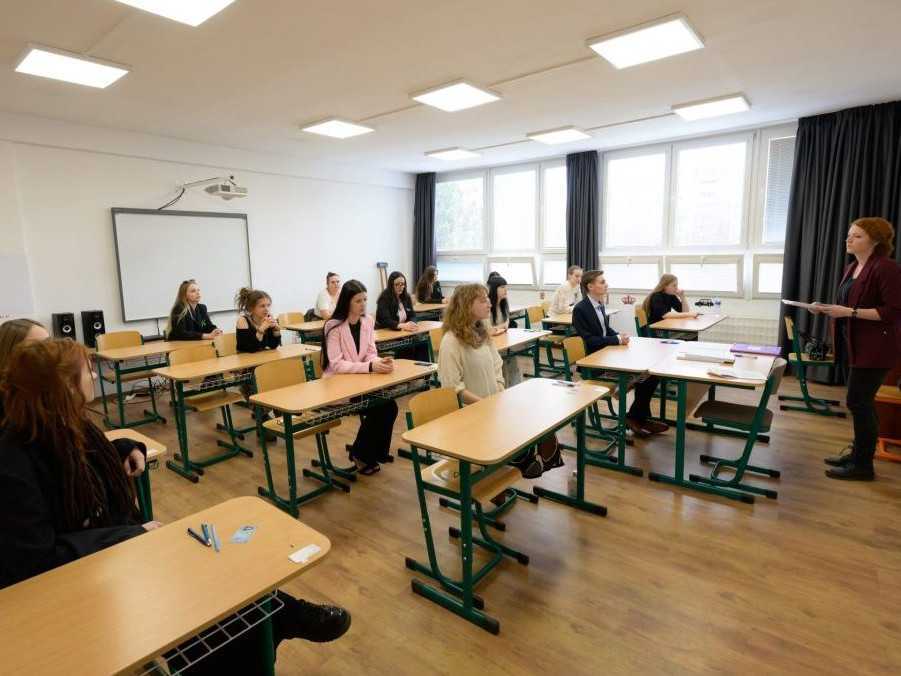 Príprava na písomné maturity na Súkromnej škole umeleckého priemyslu v Topoľčanoch.