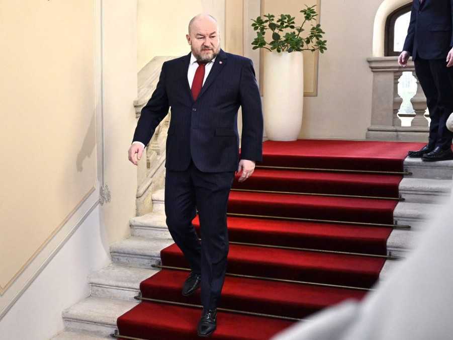 Prezident Pellegrini odvolá D. Keketiho z čela rezortu športu, na jeho miesto vymenuje R. Huliaka