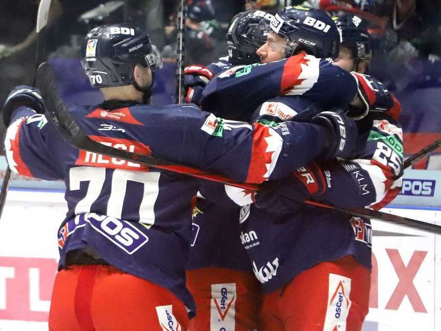 Na snímke hokejisti Zvolena.