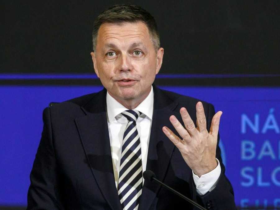 Guvernér NBS Peter Kažimír.