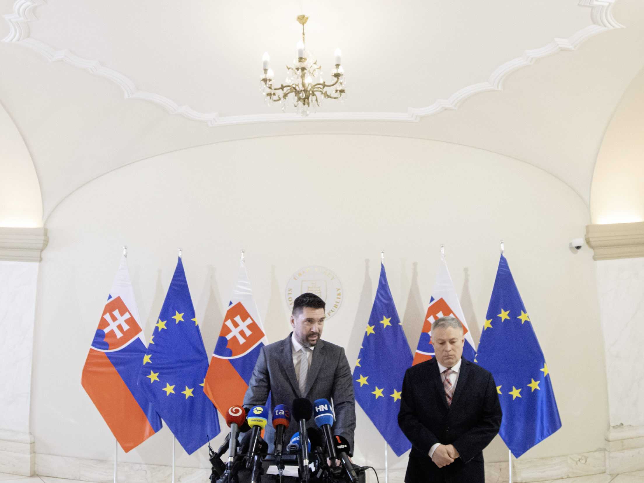 Minister pôdohospodárstva Richard Takáč a riaditeľ Štátnej veterinárnej a potravinovej správy Martin Chudý.