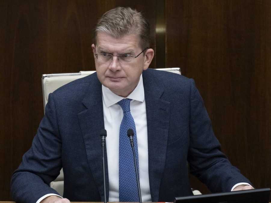 Poverený predseda parlamentu Peter Žiga.