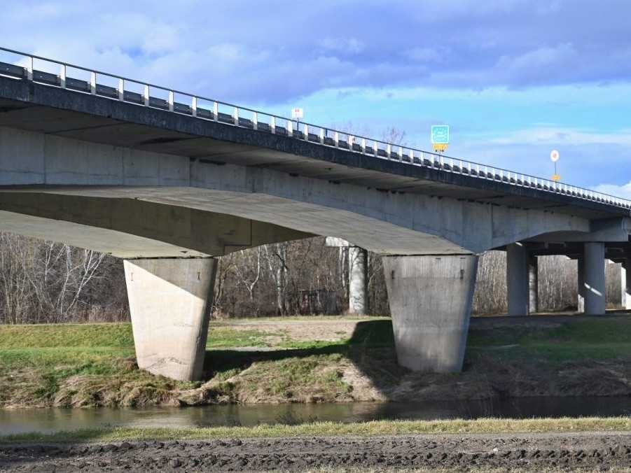 Most na diaľničnom úseku diaľnice D2 medzi Slovenskom a Českom pri obci Brodské.