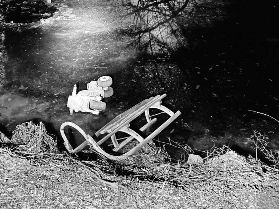 prepadnutý ľad v obci Dačov Lom.