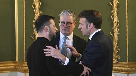 Volodymyr Zelenskyj, Keir Starmer a Emmanuel Macron.