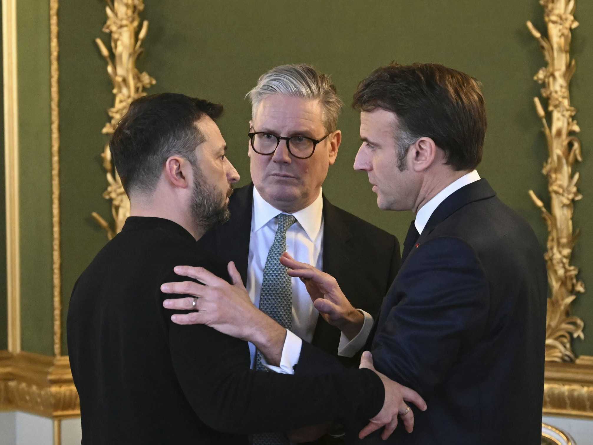 Volodymyr Zelenskyj, Keir Starmer a Emmanuel Macron.