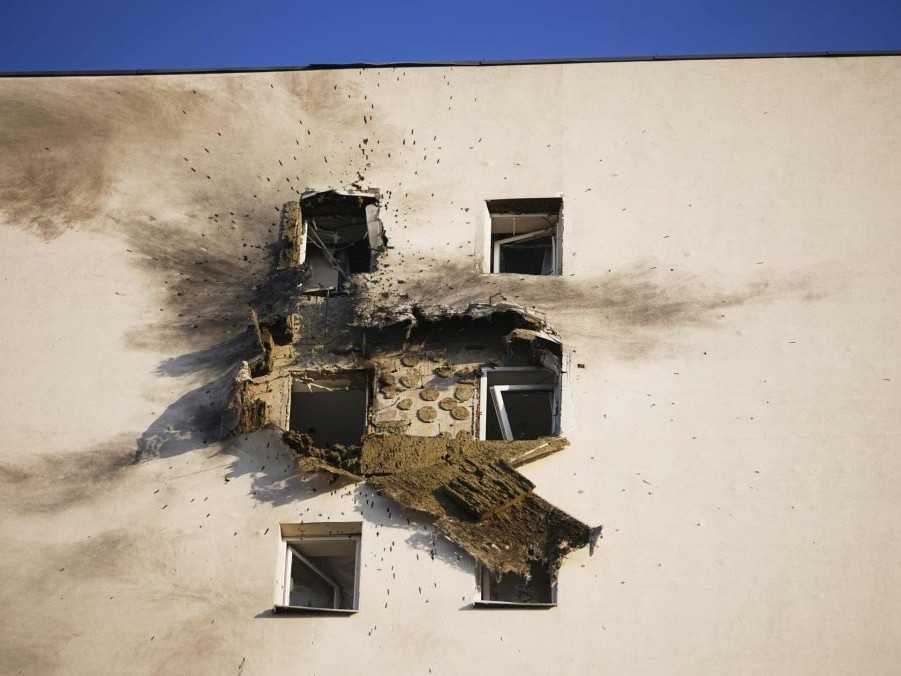 Bytový dom, na ktorý spadol zostrelený ukrajinský dron pri Moskve.