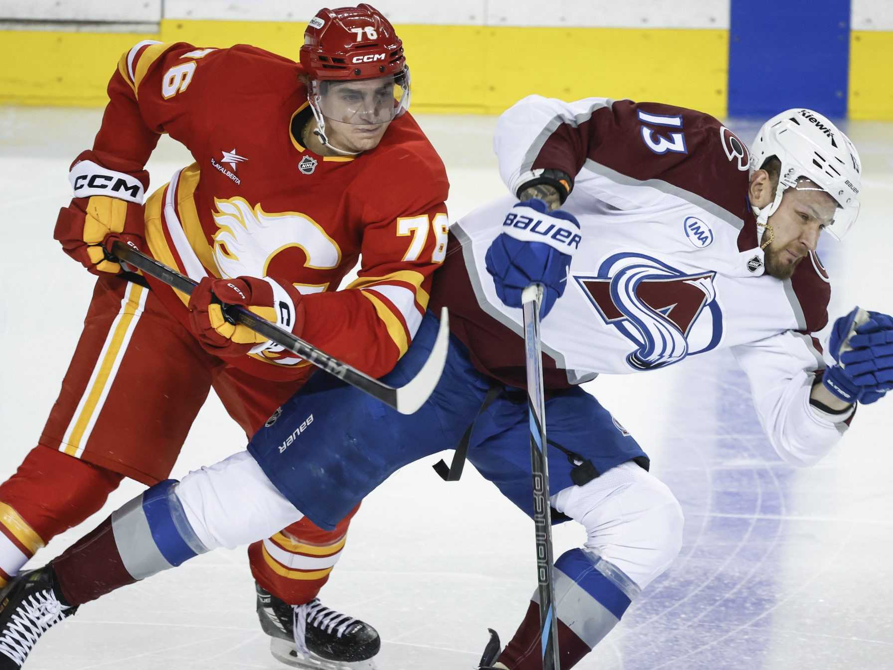 Calgary Flames s Martinom Pospíšilom prehrali s Coloradom 2:4.