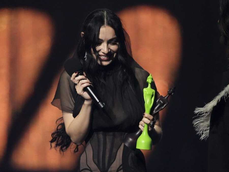 Charli XCX dominovala Brit Awards.