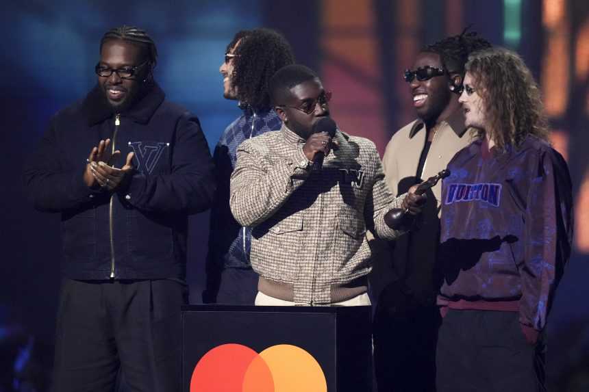Charli XCX ovládla Brit Awards. Okrem albumu roka si odniesla ďalšie štyri ocenenia