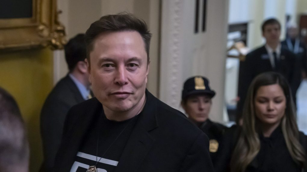 Základná slabina západnej civilizácie je empatia, vyhlásil Elon Musk v známom podcaste. Prehovoril aj o vztýčenej pravici