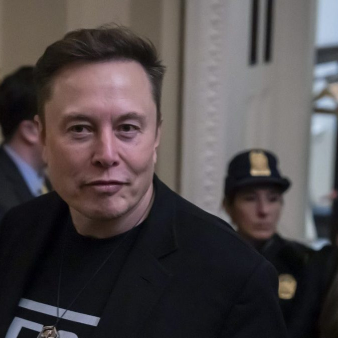 Základná slabina západnej civilizácie je empatia, vyhlásil Elon Musk v známom podcaste. Prehovoril aj o vztýčenej pravici