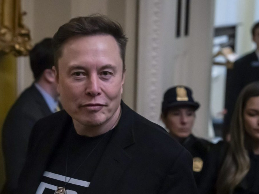 Základná slabina západnej civilizácie je empatia, vyhlásil Elon Musk v známom podcaste. Prehovoril aj o vztýčenej pravici