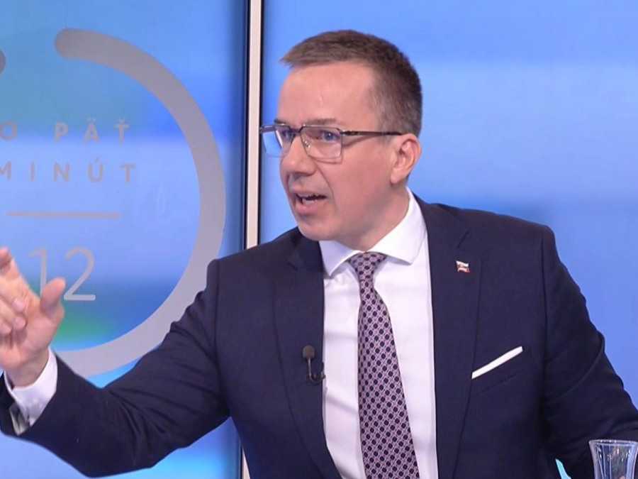 Minister práce Erik Tomáš (Hlas-SD) v štúdiu relácie O 5 minút 12.