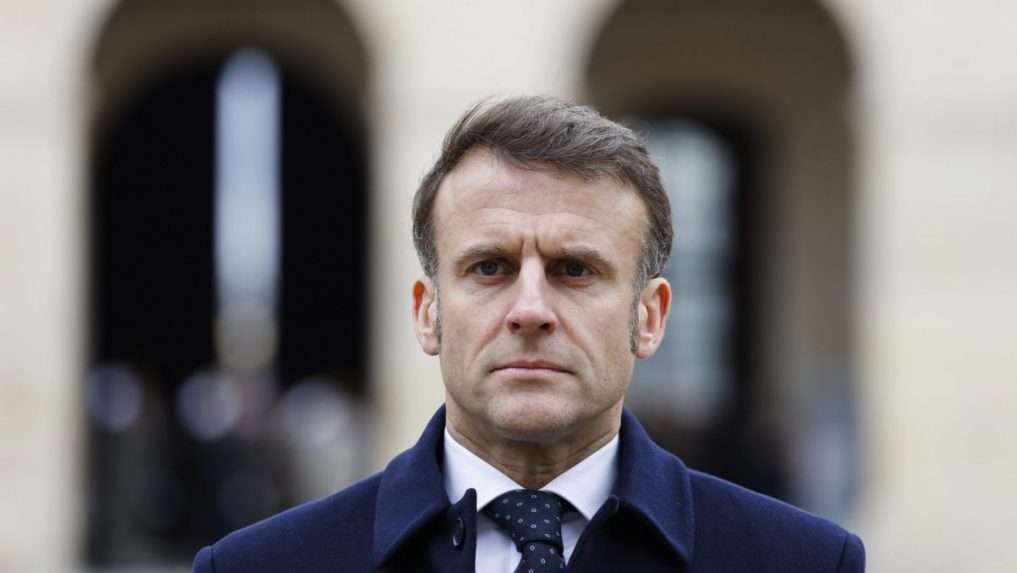 Macron chce hľadať spôsoby, ako mobilizovať civilistov, návrat k povinnej vojenskej službe však vylúčil