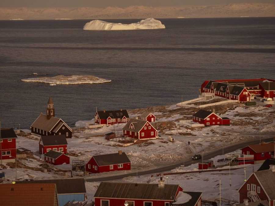 Na ilustračnej snímke pohľad na domy v Grónsku.