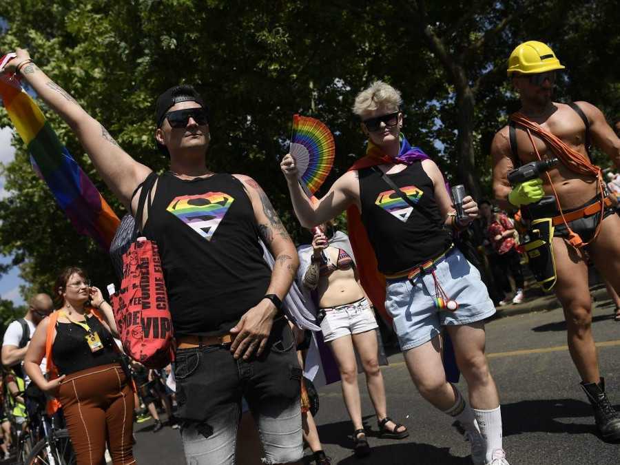 Účastníci pochodu Pride v Budapešti v roku 2023.