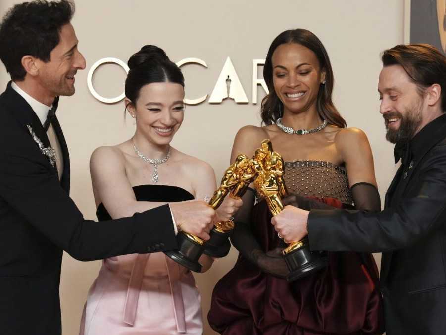 Na snímke zľava Adrien Brody, Mikey Madisonová, Zoe Saldanová a Kieran Culkin.