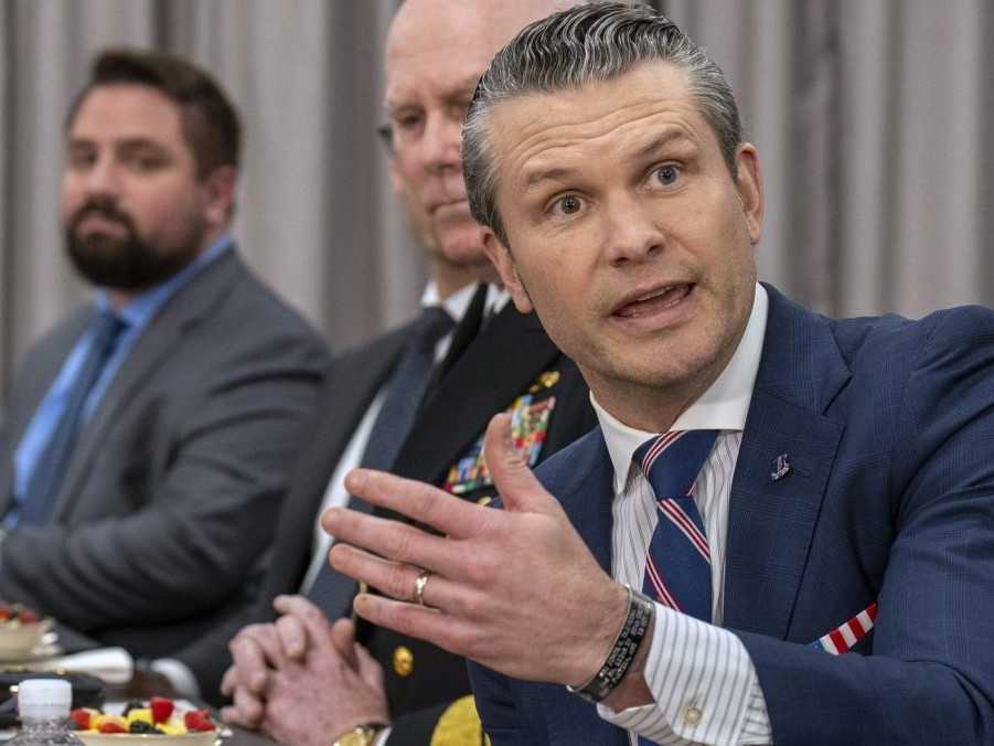 Na snímke Pete Hegseth.