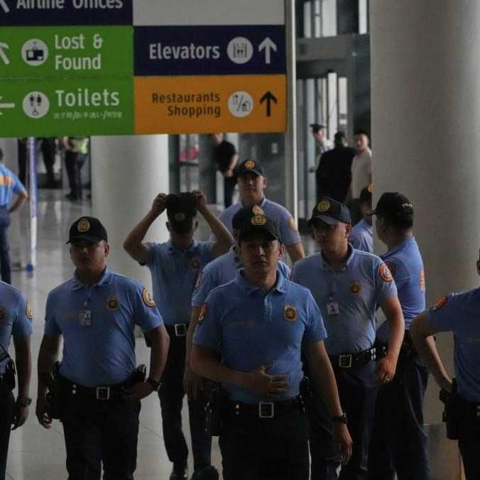 Polícia zadržala filipínskeho exprezidenta. Dôvodom sú tvrdé zásahy proti ilegálnym drogám, ktoré počas mandátu spustil