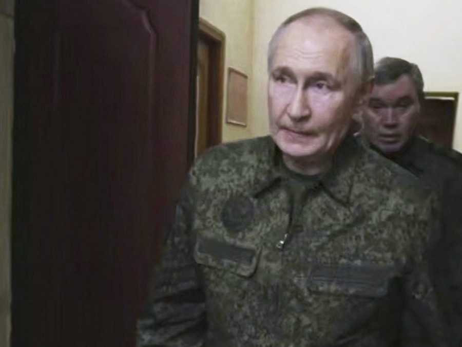Putin na Ukrajine v uniforme