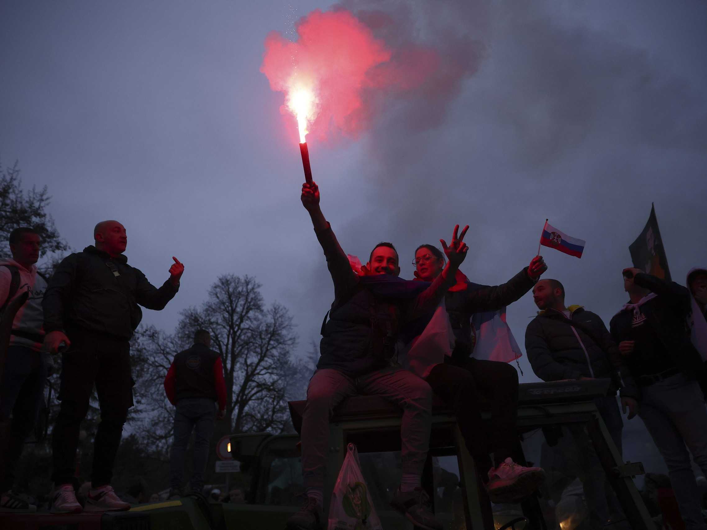 Demonštranti ostro kritizujú prezidenta i jeho vládu.