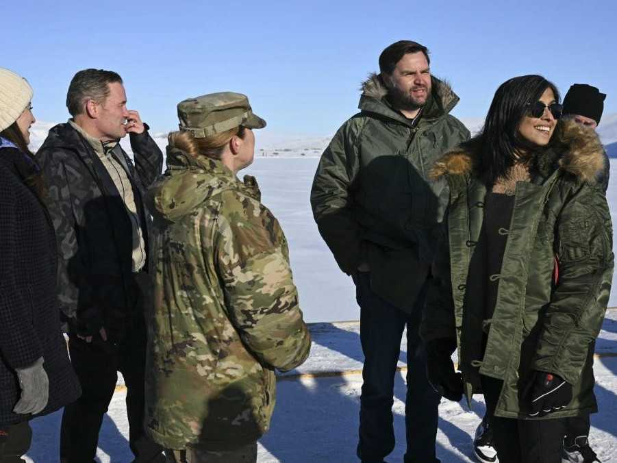 Na snímke J. D. Vance počas návštevy Grónska.