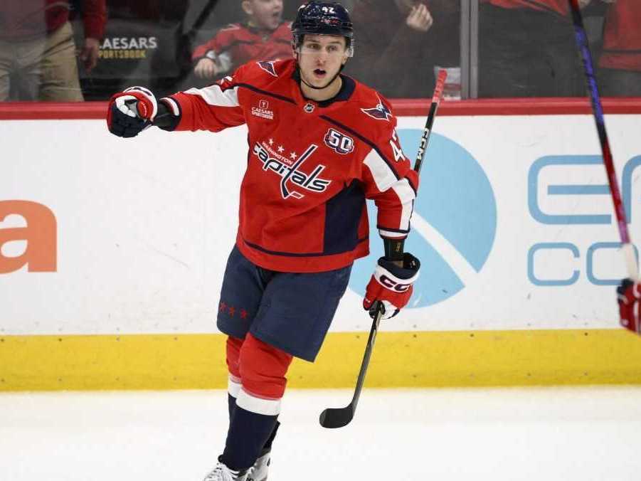NHL: Fehérváry strelil svoj prvý gól v sezóne, skóroval aj Ovečkin, Černák si pripísal asistenciu