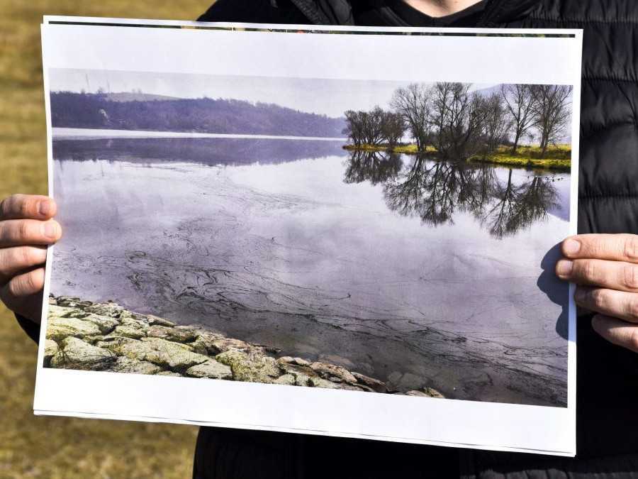 Znečistenie zvolenskej priehrady z konca minulého roka.