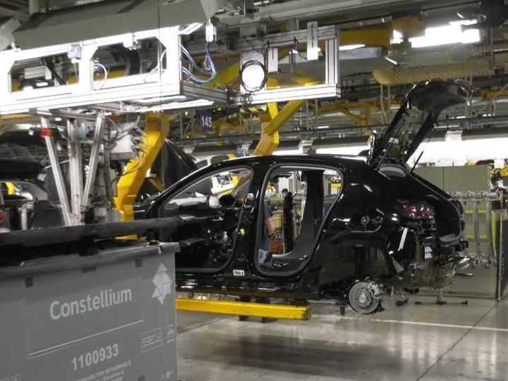 Na ilustračnej snímke auto vo výrobe.