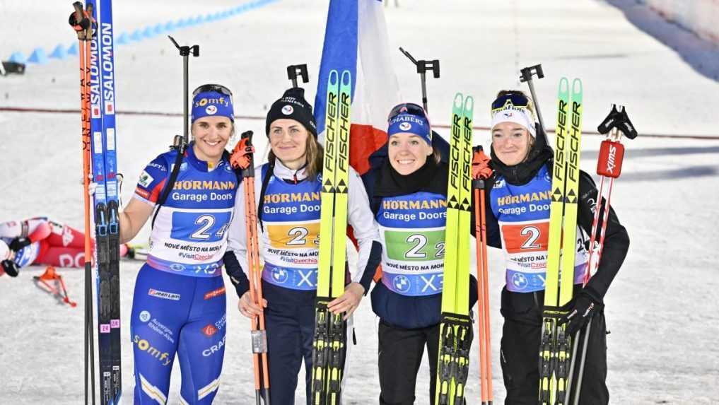 Francúzky suverénnym výkonom ovládli ženskú štafetu. Slovenky po nevydarenom začiatku na 13. mieste